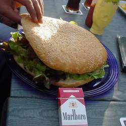 2005, 1.8.: Riesenburger bei Uncle Sams Diner in Heppenheim