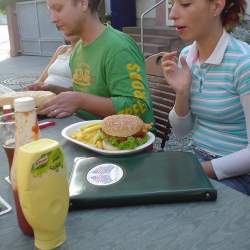 2005, 1.8.: Riesenburger bei Uncle Sams Diner in Heppenheim