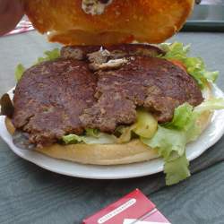 2005, 1.8.: Riesenburger bei Uncle Sams Diner in Heppenheim