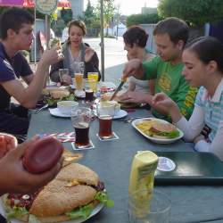 2005, 1.8.: Riesenburger bei Uncle Sams Diner in Heppenheim