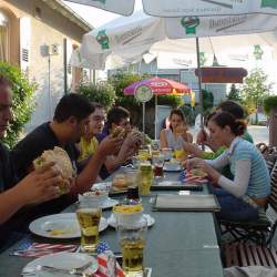 2005, 1.8.: Riesenburger bei Uncle Sams Diner in Heppenheim