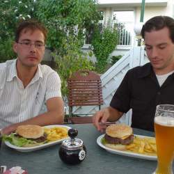 2005, 1.8.: Riesenburger bei Uncle Sams Diner in Heppenheim