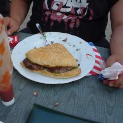 2005, 1.8.: Riesenburger bei Uncle Sams Diner in Heppenheim