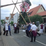 Stellen des Kerwebaumes am Donauschwabenhof