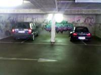 2 Autos - 4 Parkpl&auml;tze im Parkhaus